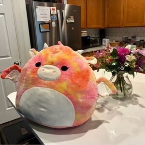 Celestina Dragón 20 inch Squishmallow.